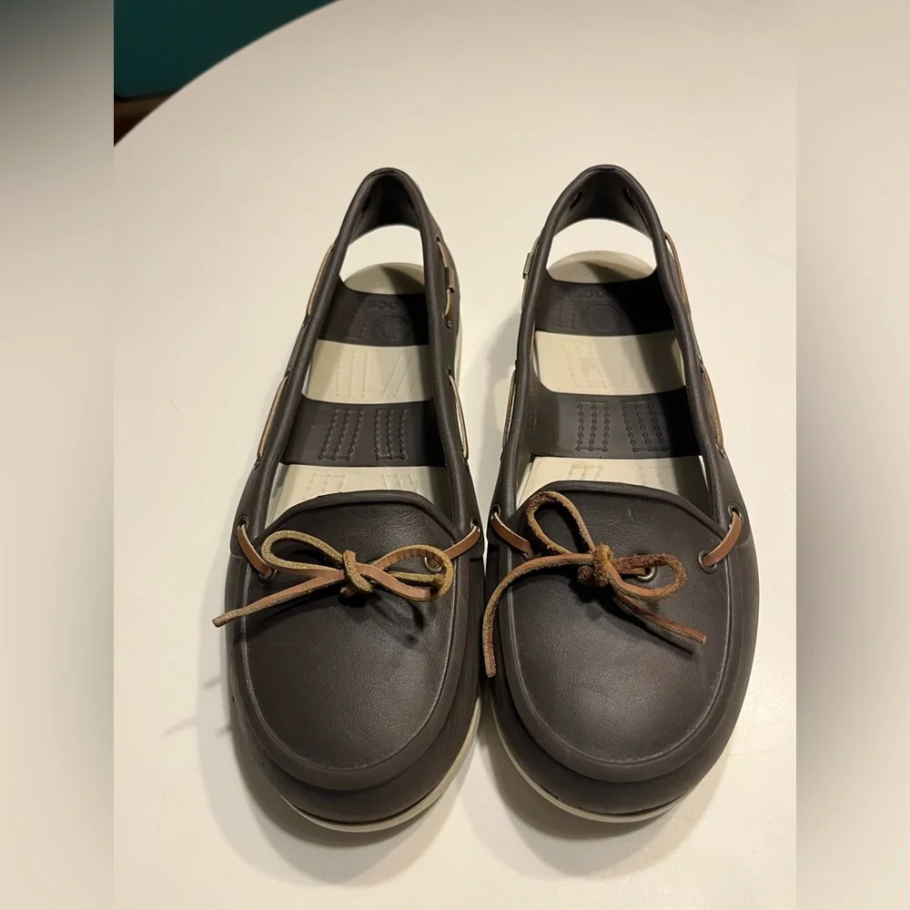CROCS men’s boat shoes size 10 brown suede laces
